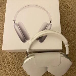 Apple white AirPods Max